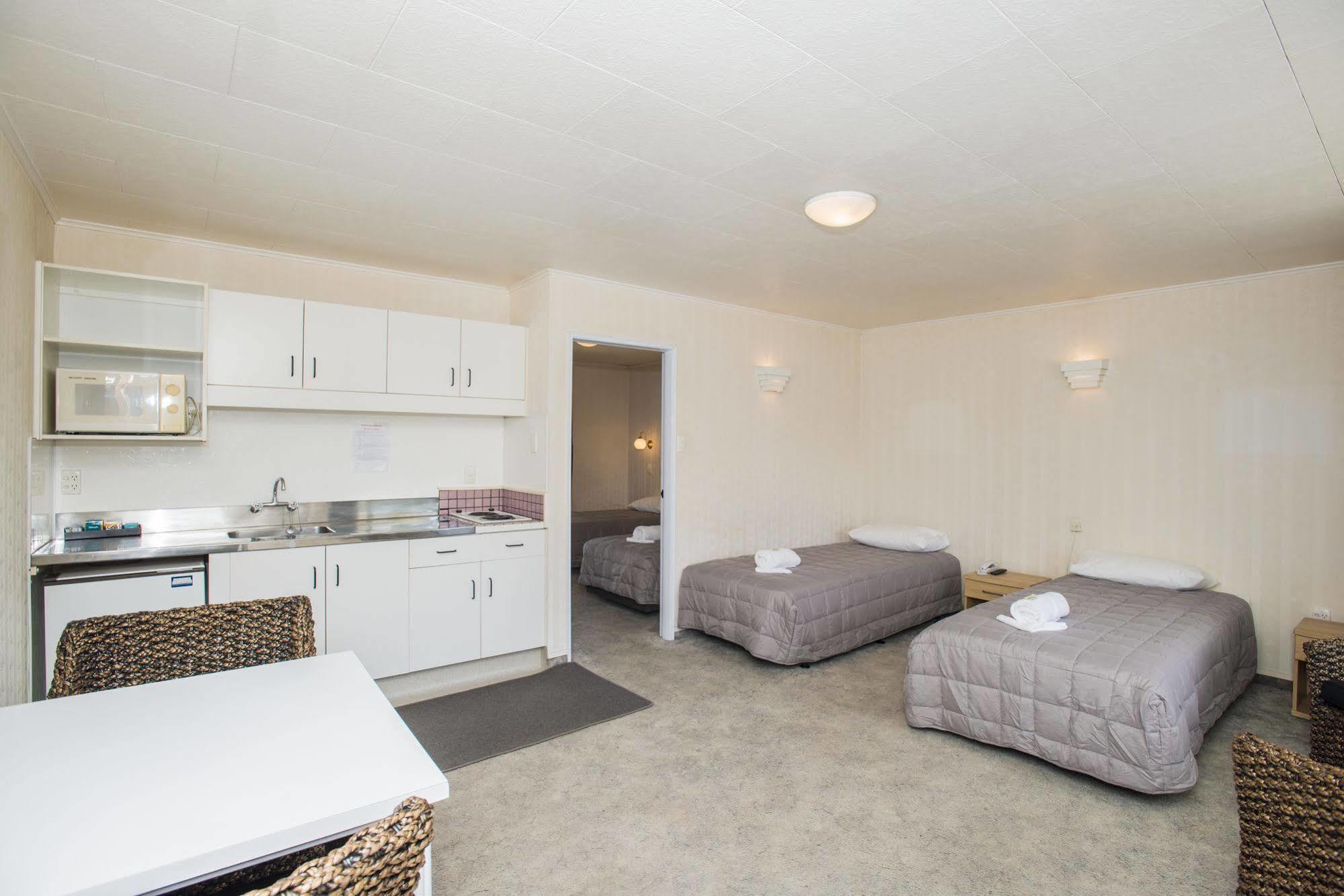 Colonial On Gladstone Motel Gisborne Dış mekan fotoğraf