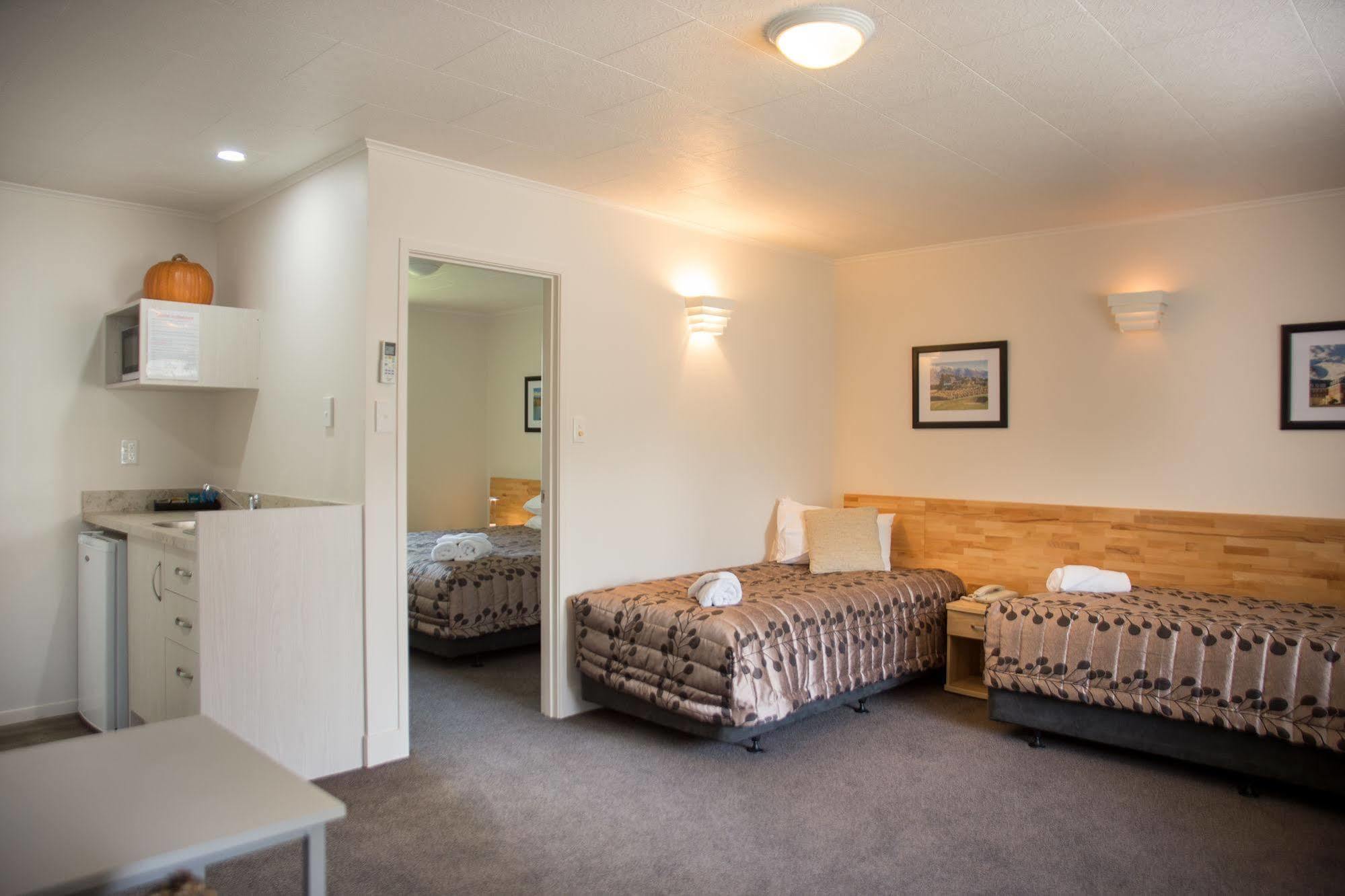 Colonial On Gladstone Motel Gisborne Dış mekan fotoğraf